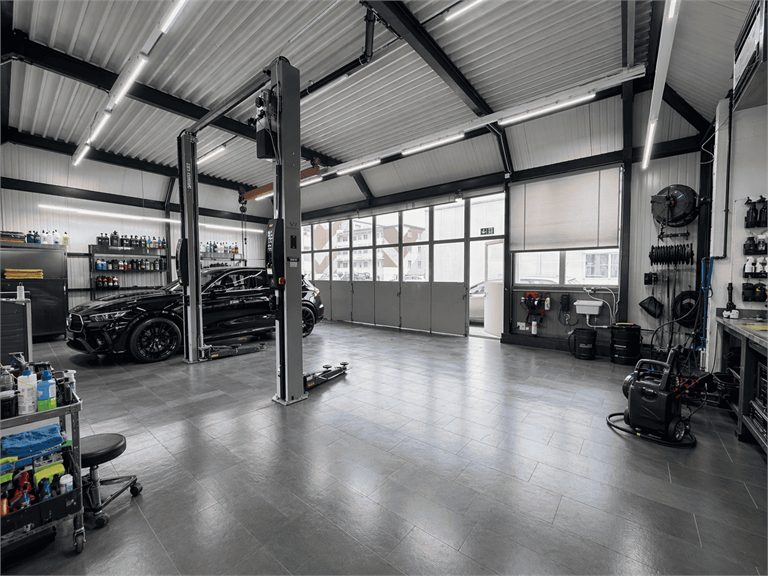 Neuer Auto Refinery Standort in Dübendorf